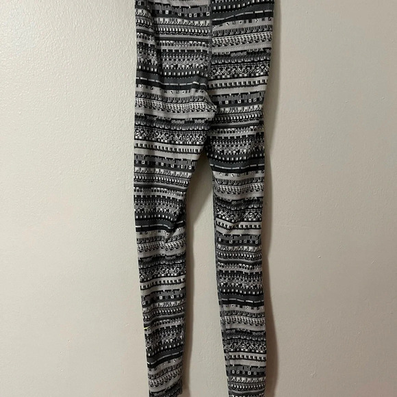 Nike Pro Dri-Fit ultra Warm training Gray White 8-Bit Leggings Women size Small - Picture 3 of 8